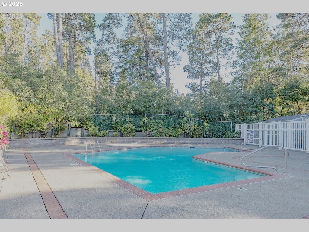 402 Sherwood Loop Florence, OR 97439 - Photo 30 of 33 a view of a tennis court