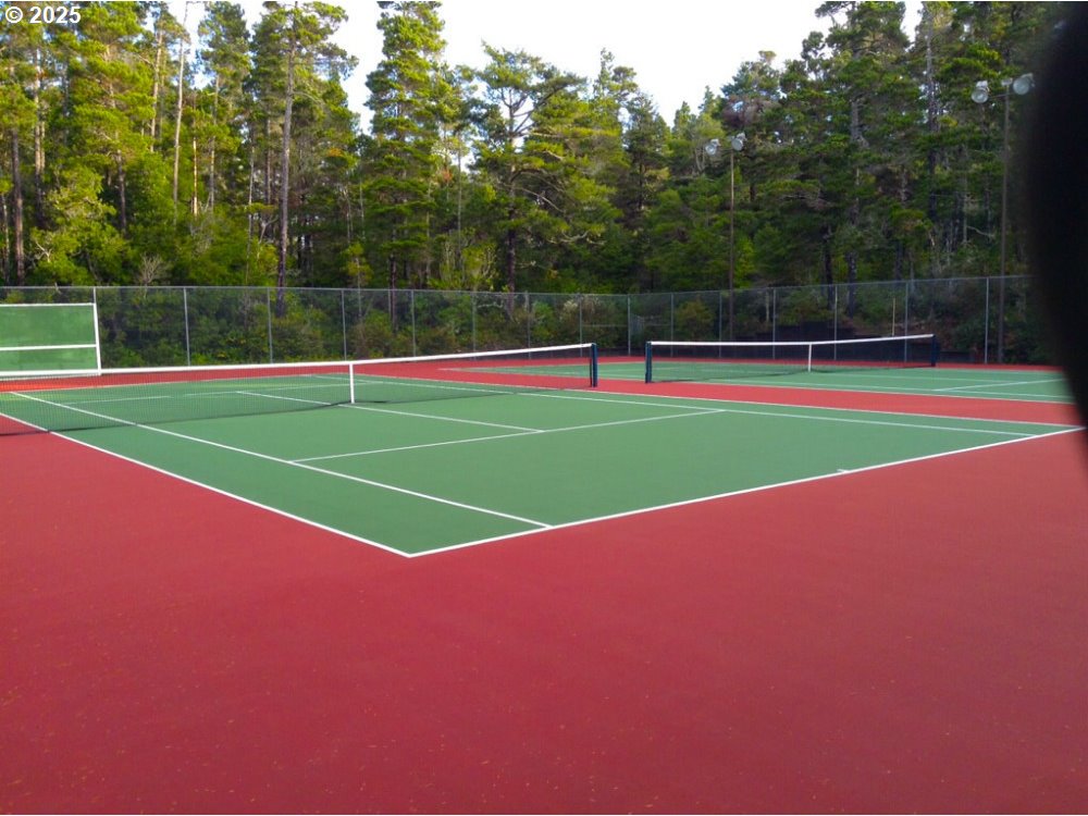 402 Sherwood Loop Florence, OR 97439 - Photo 31 of 33 a view of a tennis court