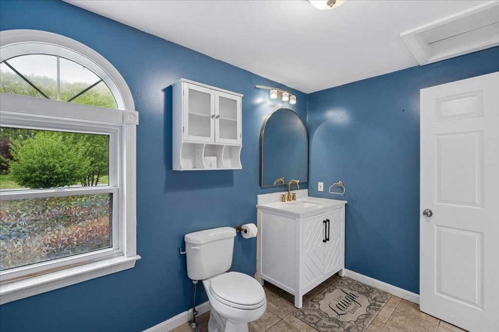 9 Robinhood Road Tyngsborough, MA 01879 - Photo 13 of 41