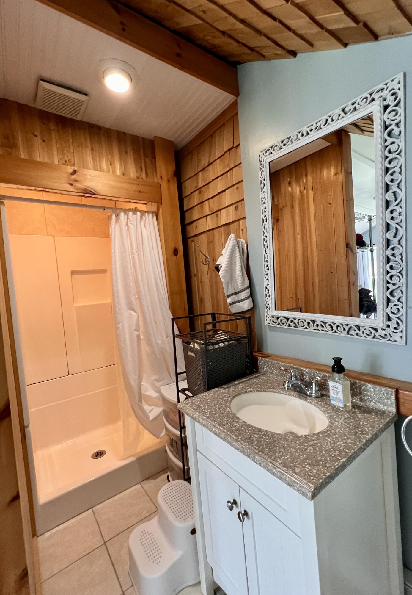20 Highview Terrace Bangor, ME 04401 - Photo 23 of 62 Seperate Shower