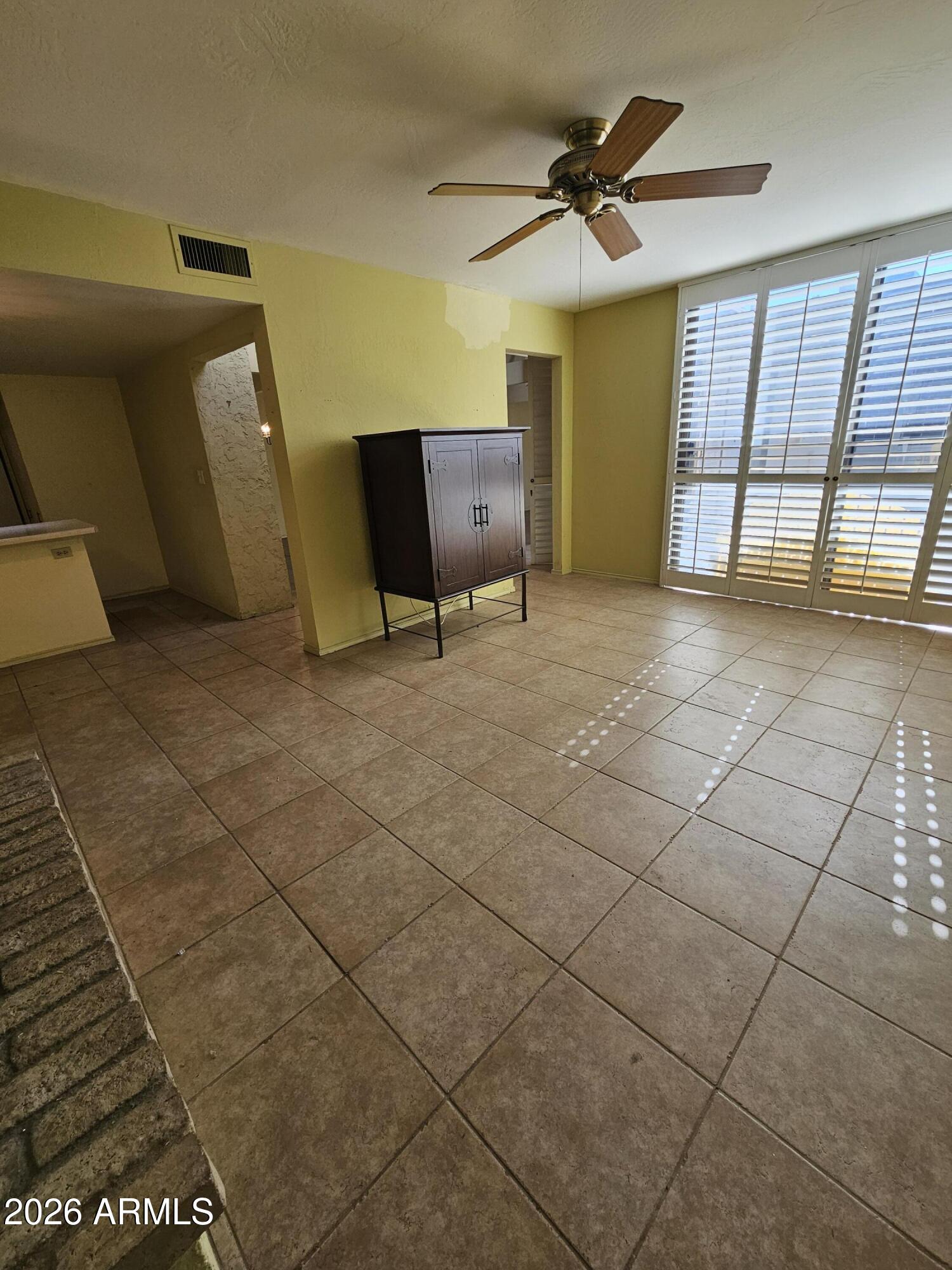 7003 North Barbados Place Phoenix, AZ 85021 - Photo 8 of 15 a view of a livingroom with furniture and a ceiling fan