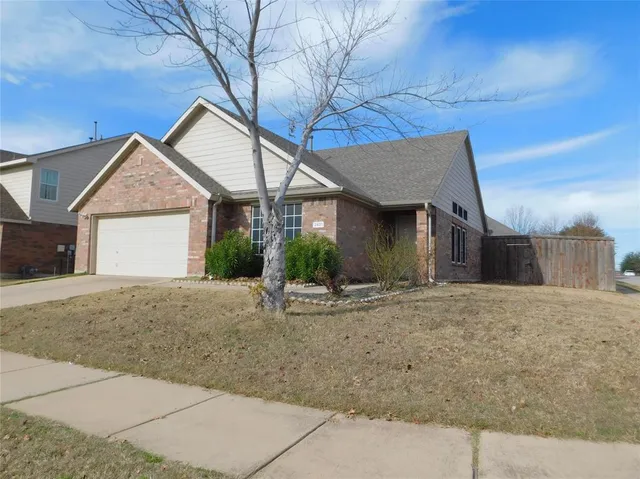 a view of a house with a yard and garage