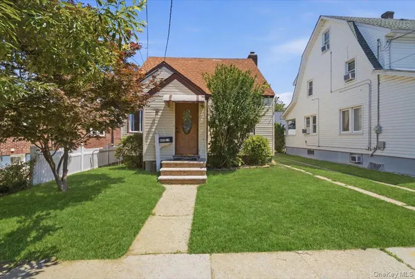 $749,000 | 243-11 134th Avenue | Rosedale Terrace Ward