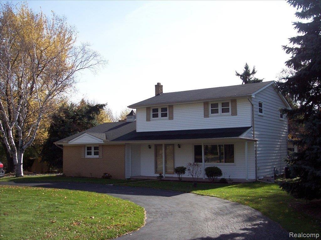 2851 Rhineberry Road Rochester, MI 48309 - Photo 1 of 25 Front in Fall