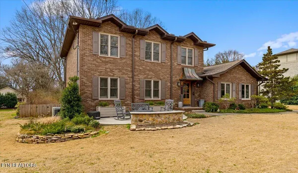 $945,000 | 111 Chancellors Lane, Knoxville, TN 37934