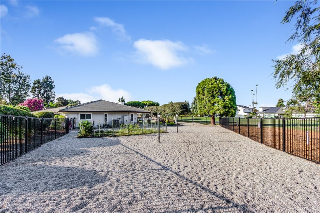 3020 Capri Lane Costa Mesa, CA 92626 - Photo 31 of 35