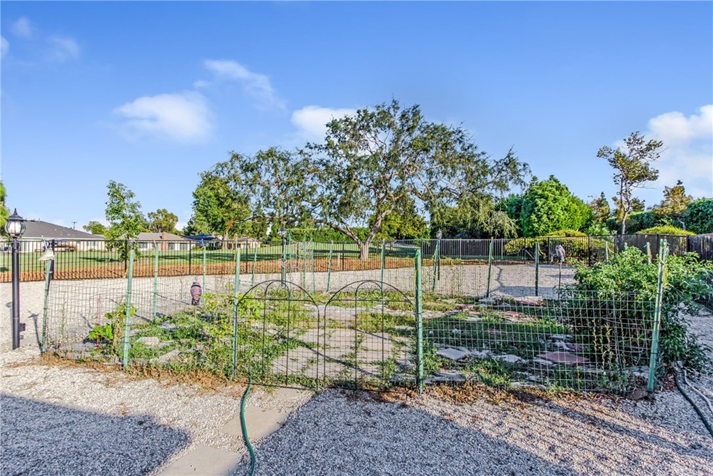 3020 Capri Lane Costa Mesa, CA 92626 - Photo 32 of 35