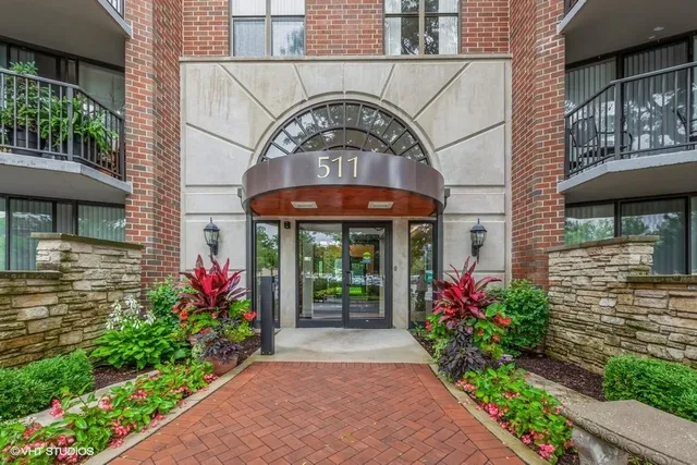 $2,150 | 511 Aurora Avenue, Unit 608, Naperville, IL 60540