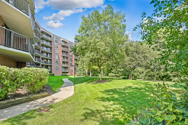 $2,150 | 511 Aurora Avenue, Unit 608, Naperville, IL 60540