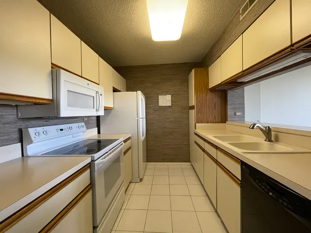 $2,150 | 511 Aurora Avenue, Unit 608, Naperville, IL 60540