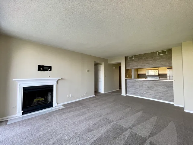 $2,150 | 511 Aurora Avenue, Unit 608, Naperville, IL 60540