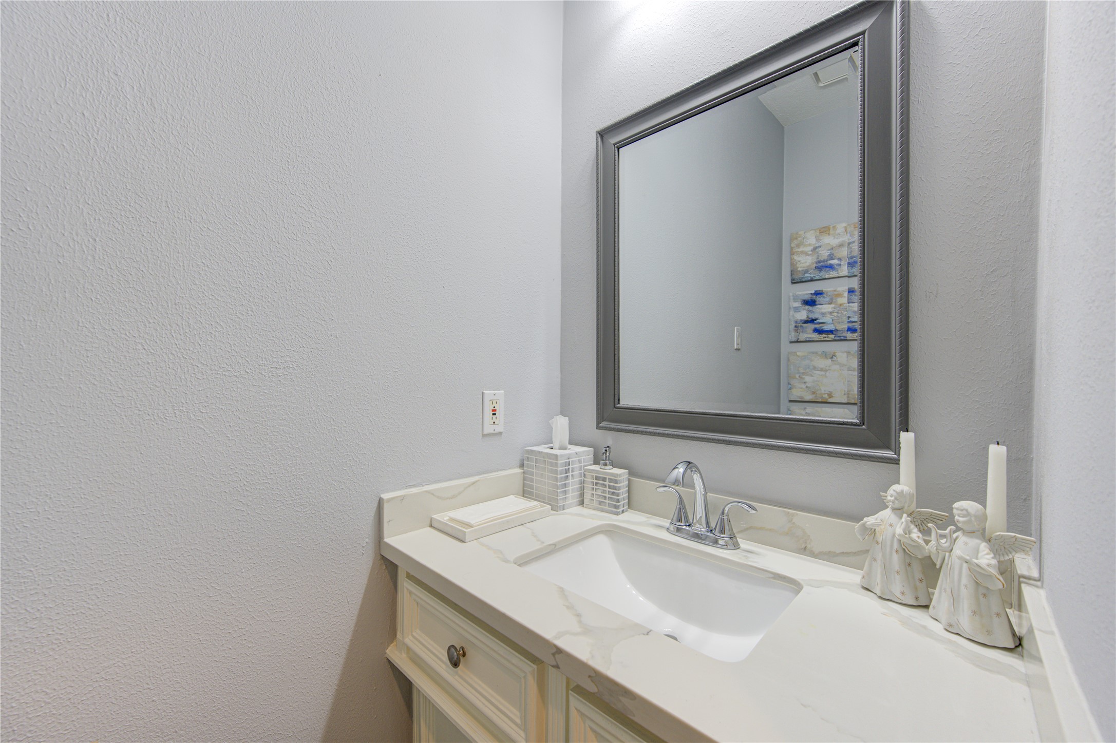 3622 Springhill Lane Sugar Land, TX 77479 - Photo 22 of 50 a bathroom with a sink and a mirror