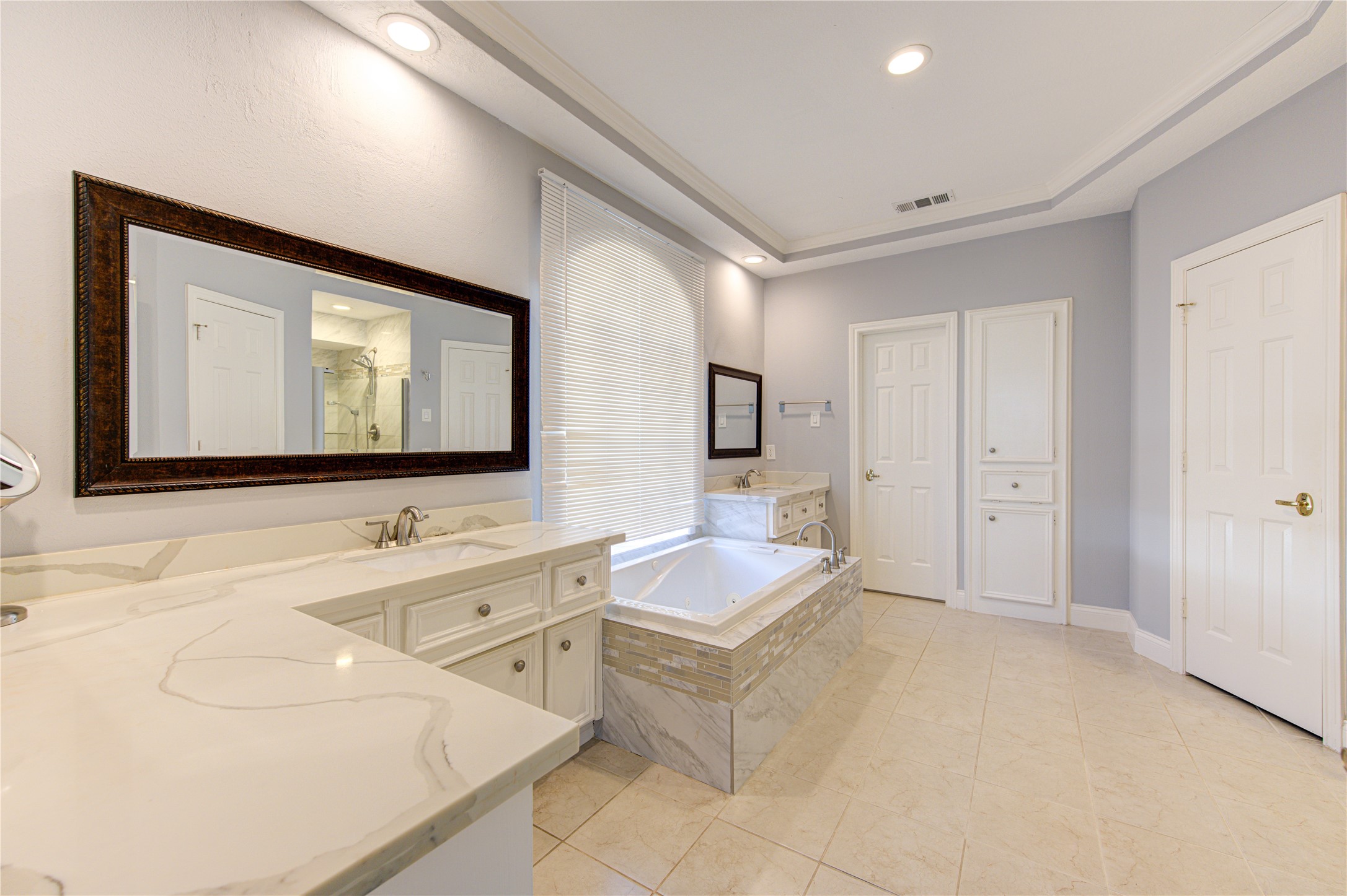 3622 Springhill Lane Sugar Land, TX 77479 - Photo 27 of 50 a spacious bathroom with a bathtub sink and mirror