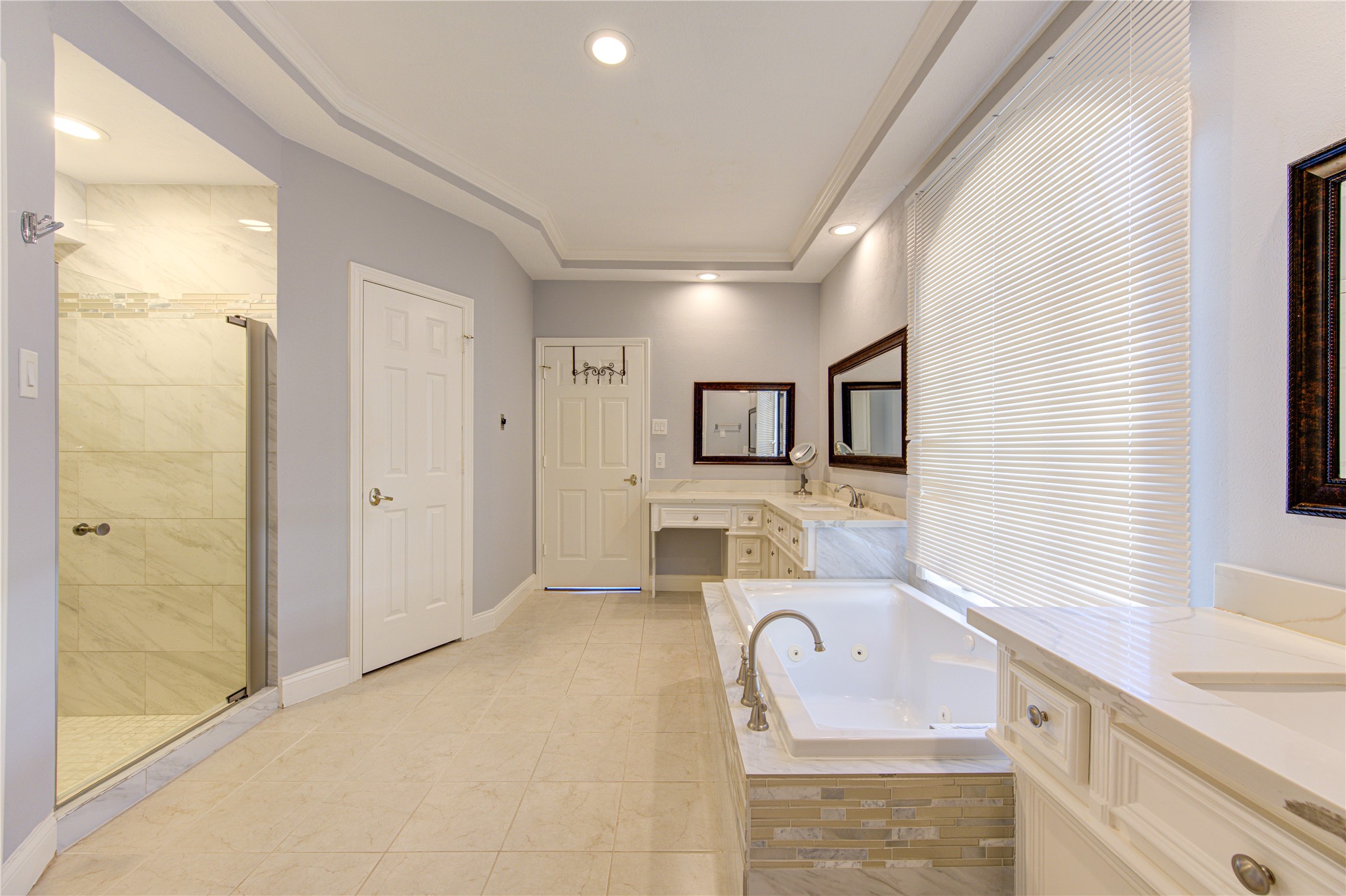 3622 Springhill Lane Sugar Land, TX 77479 - Photo 28 of 50 a bathroom with a bathtub sink and mirror