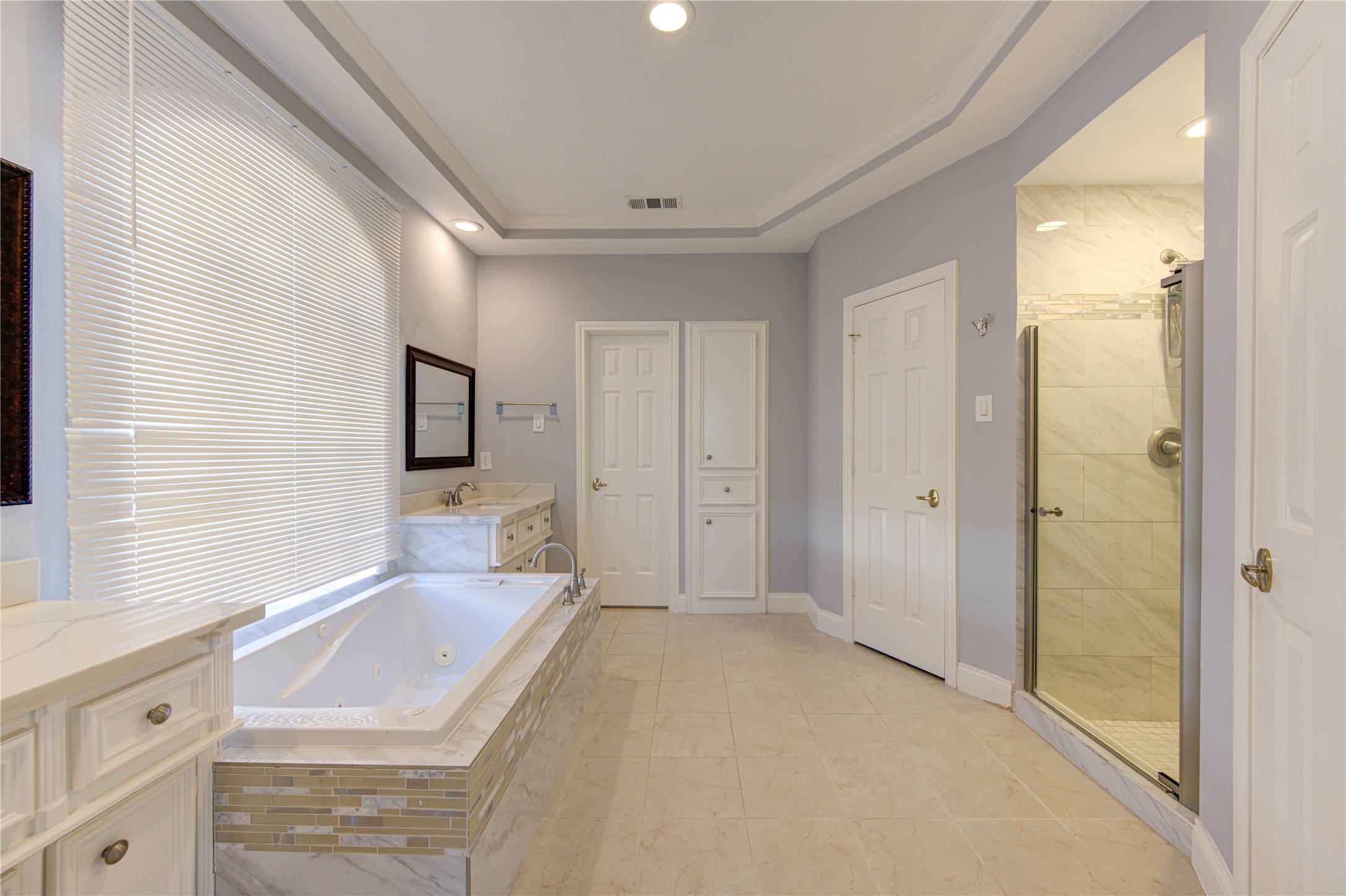 3622 Springhill Lane Sugar Land, TX 77479 - Photo 31 of 50 a spacious bathroom with a tub sink and mirror