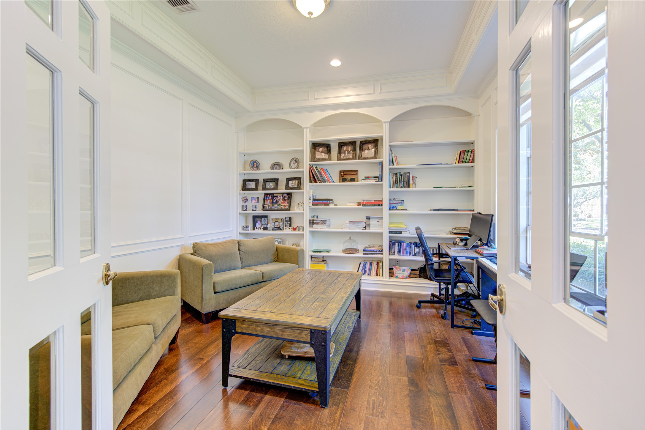 3622 Springhill Lane Sugar Land, TX 77479 - Photo 4 of 50 a living room with furniture and a book shelf