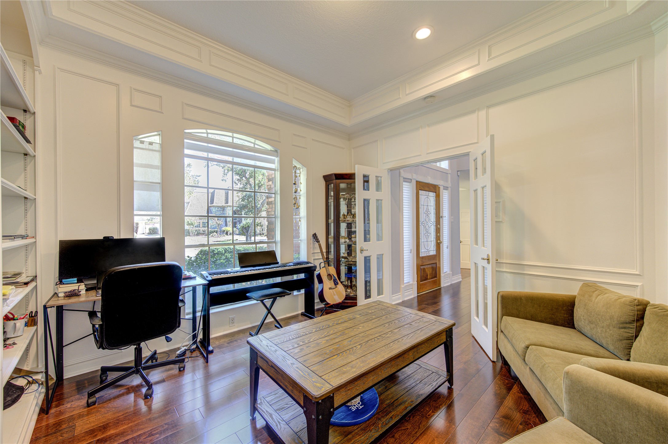 3622 Springhill Lane Sugar Land, TX 77479 - Photo 5 of 50 a living room with furniture and a wooden floor