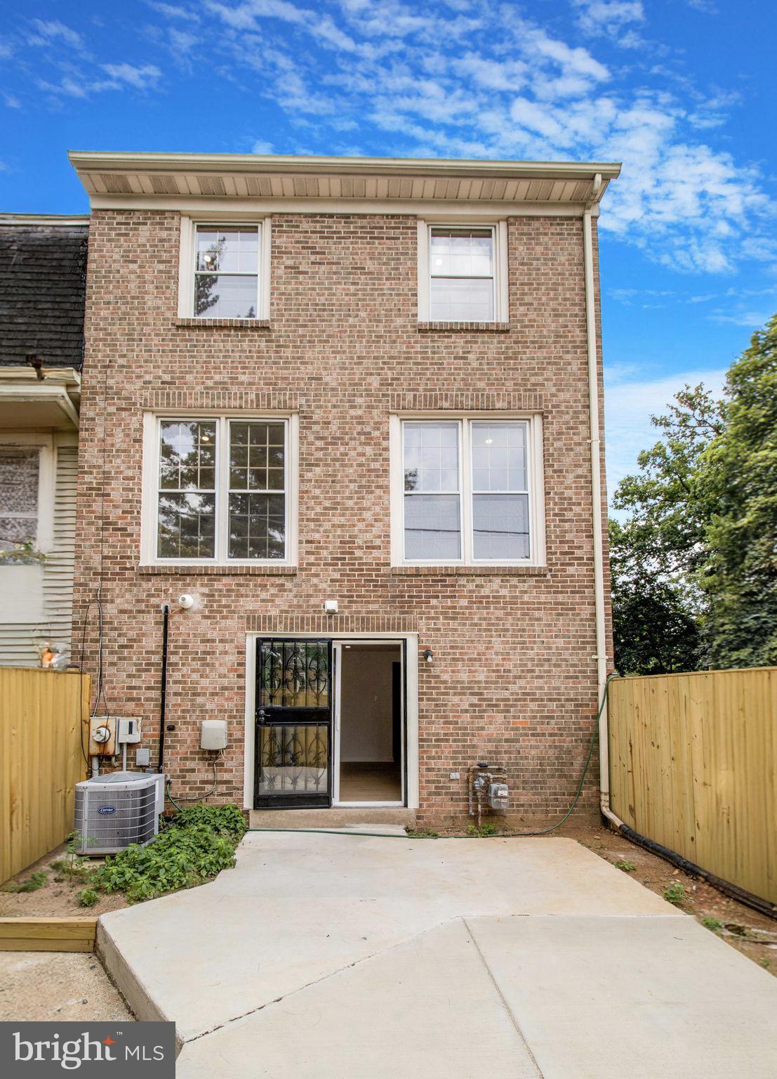 9049 Ottawa Place Silver Spring, MD 20910 - Photo 5 of 89 Gallery Image 5