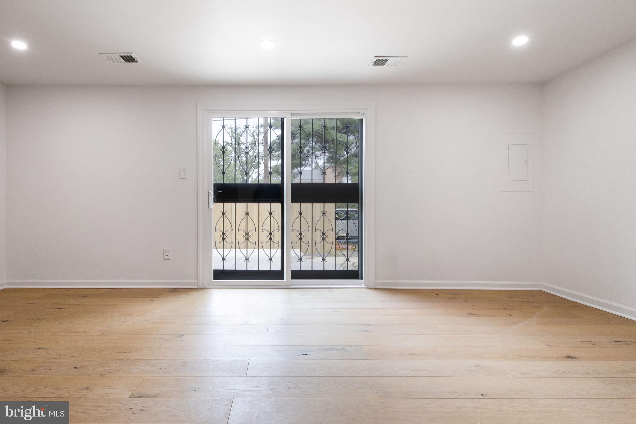 9049 Ottawa Place Silver Spring, MD 20910 - Photo 72 of 89 Gallery Image 72
