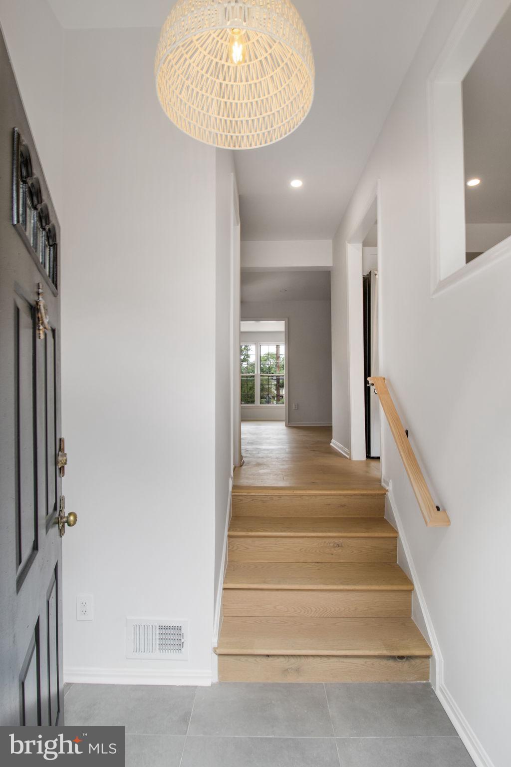9049 Ottawa Place Silver Spring, MD 20910 - Photo 8 of 89 Gallery Image 8