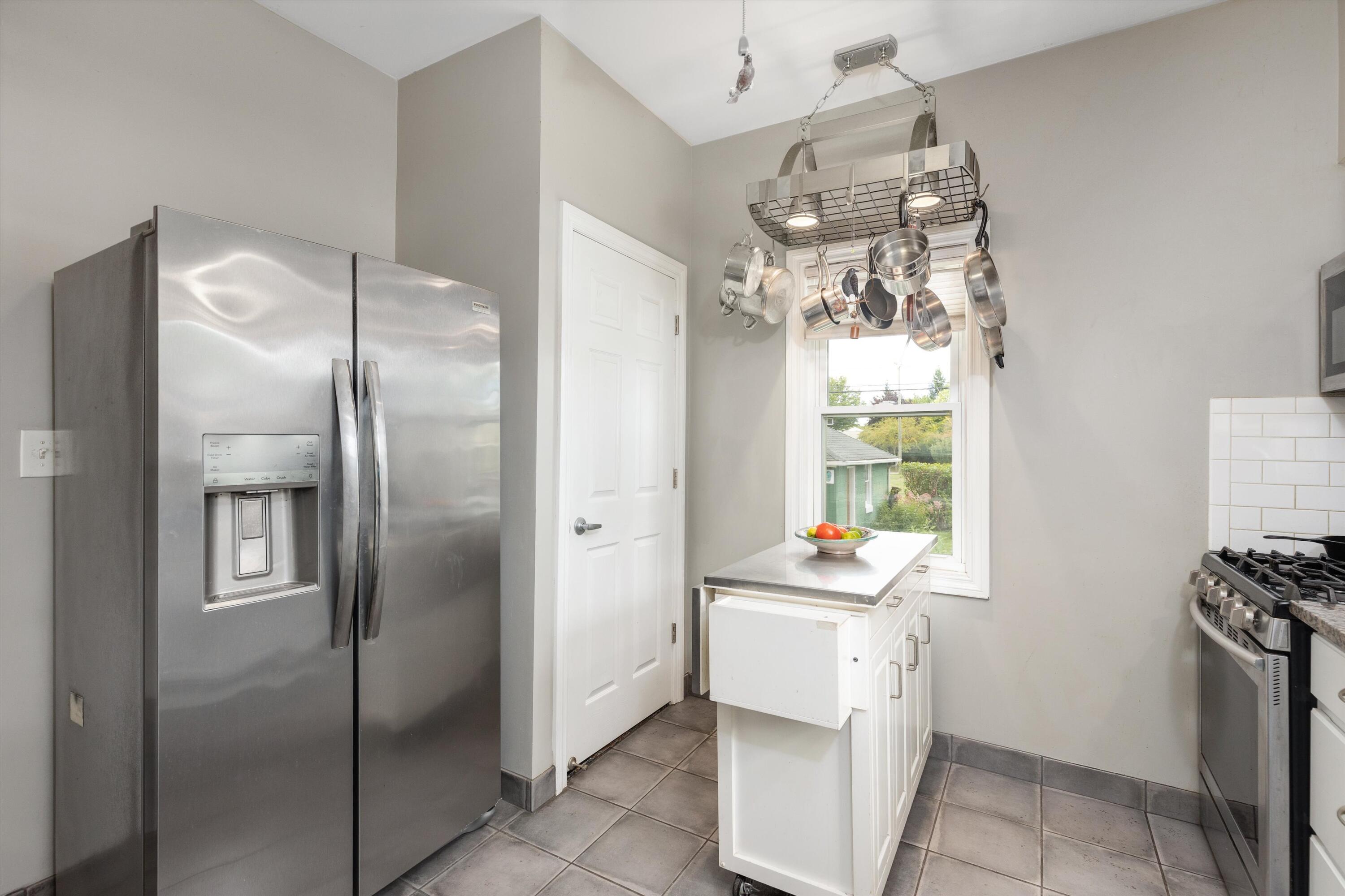 18710 Common Road Roseville, MI 48066 - Photo 26 of 32 16-18710 Common Rd Roseville 0015