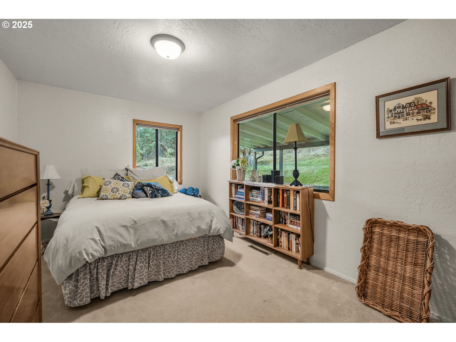 4644 Glen Echo Way Central Point, OR 97502 - Photo 17 of 42 a bedroom with a bed and a large window