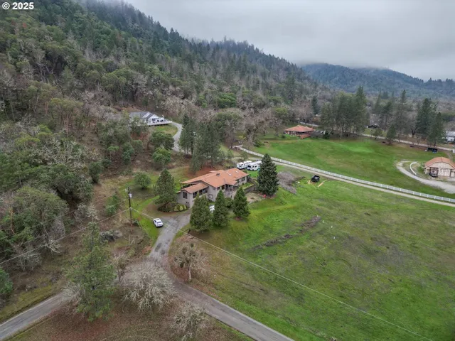 $675,000 | 4644 Glen Echo Way, Central Point, OR 97502