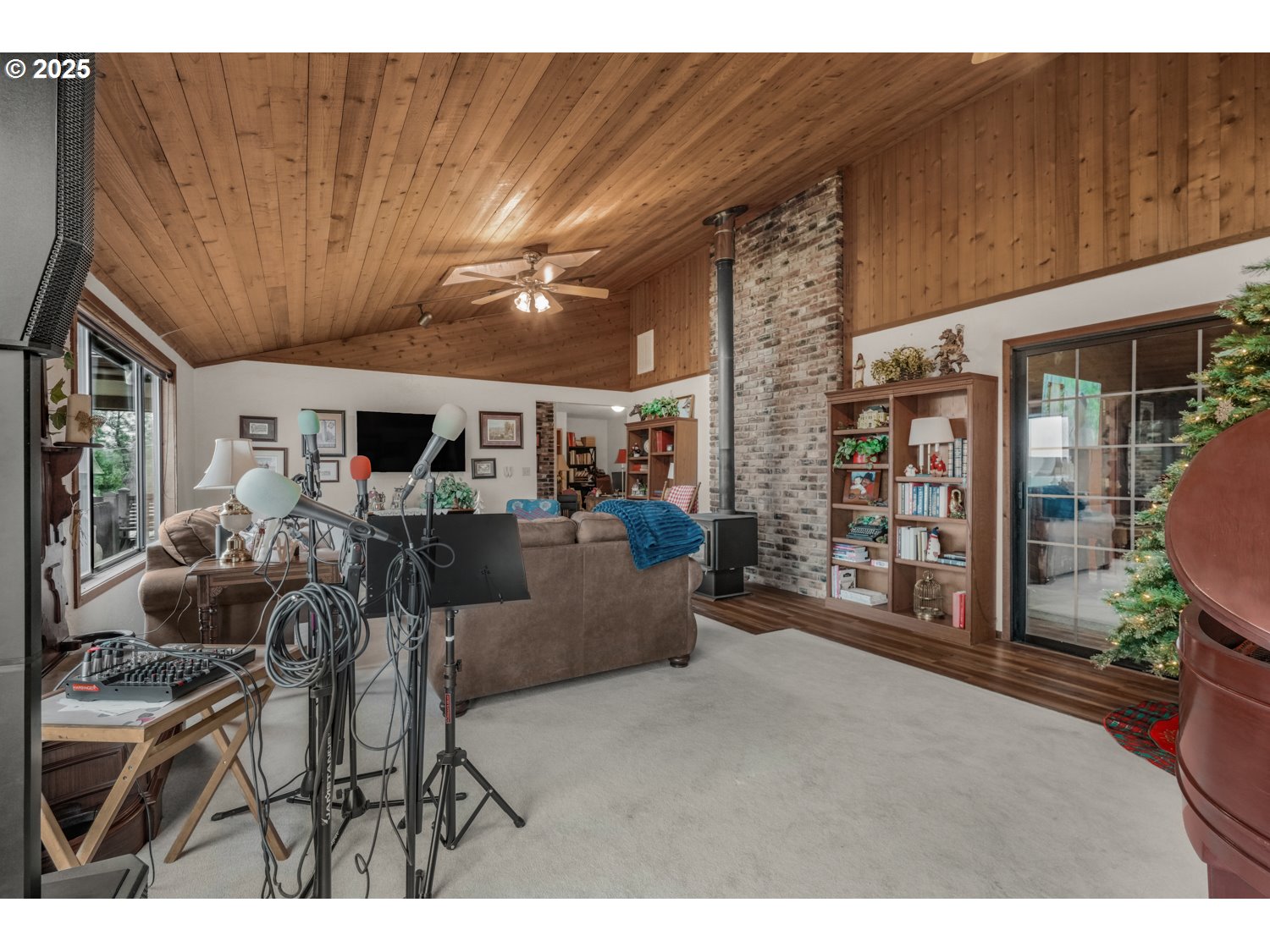4644 Glen Echo Way Central Point, OR 97502 - Photo 22 of 42 a view of a dining room with furniture window and outside view