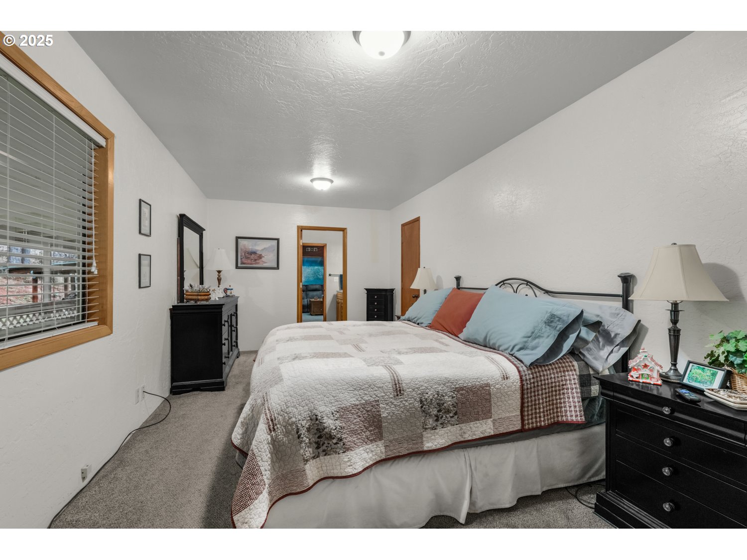 4644 Glen Echo Way Central Point, OR 97502 - Photo 27 of 42 a bedroom with a bed and a night stand