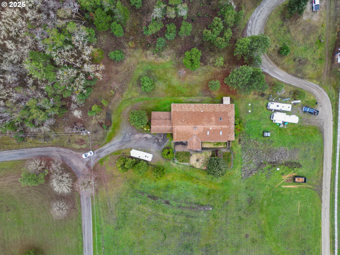 4644 Glen Echo Way Central Point, OR 97502 - Photo 33 of 42 a backyard of a house with a yard and outdoor seating