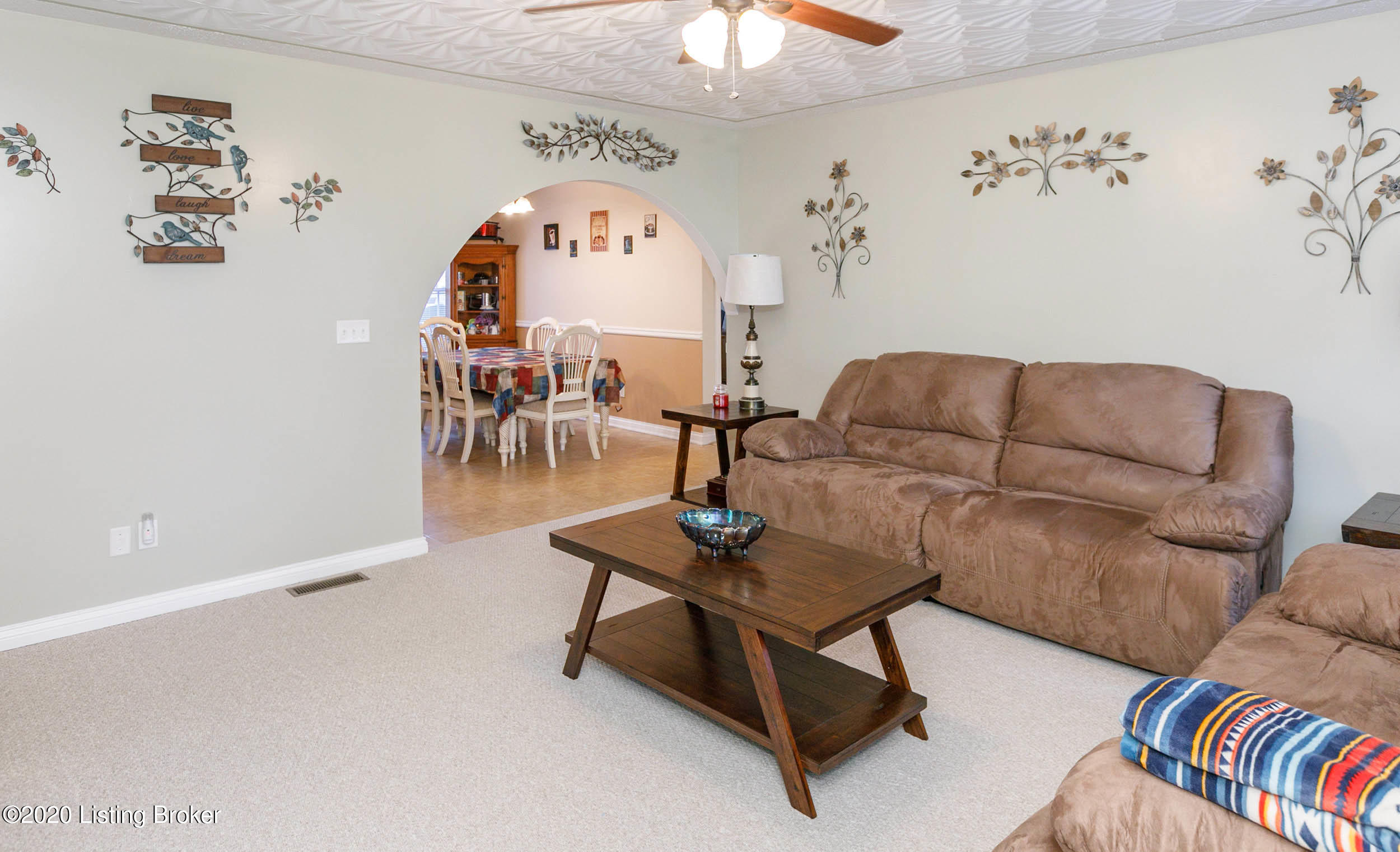 862 Rams Run Shepherdsville, KY 40165 - Photo 4 of 35 Living room leading to the huge eat-in-kitchen