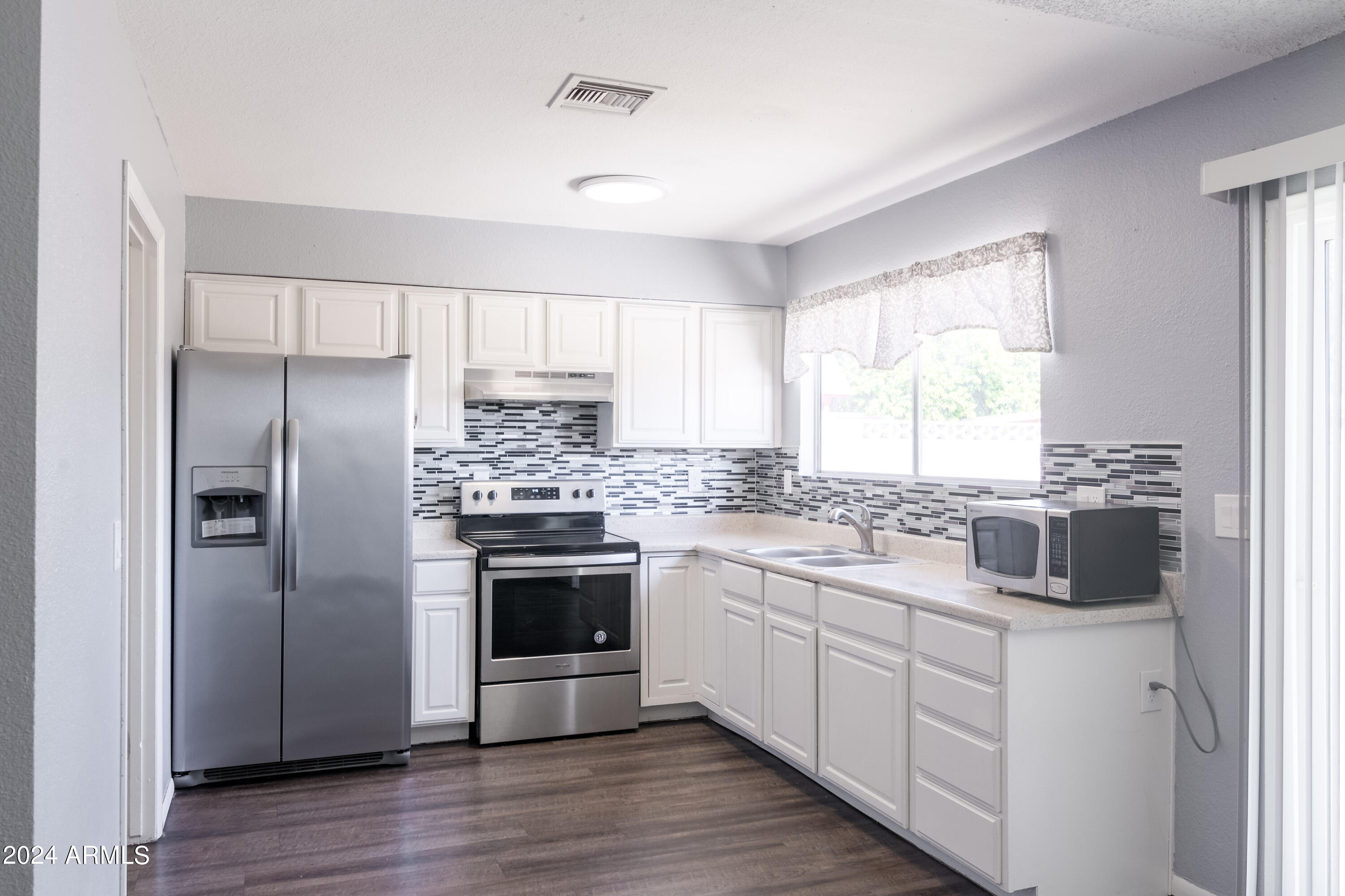 4636 East Apollo Road Phoenix, AZ 85042 - Photo 8 of 24 Apollo Rd (10).jpg-FULL