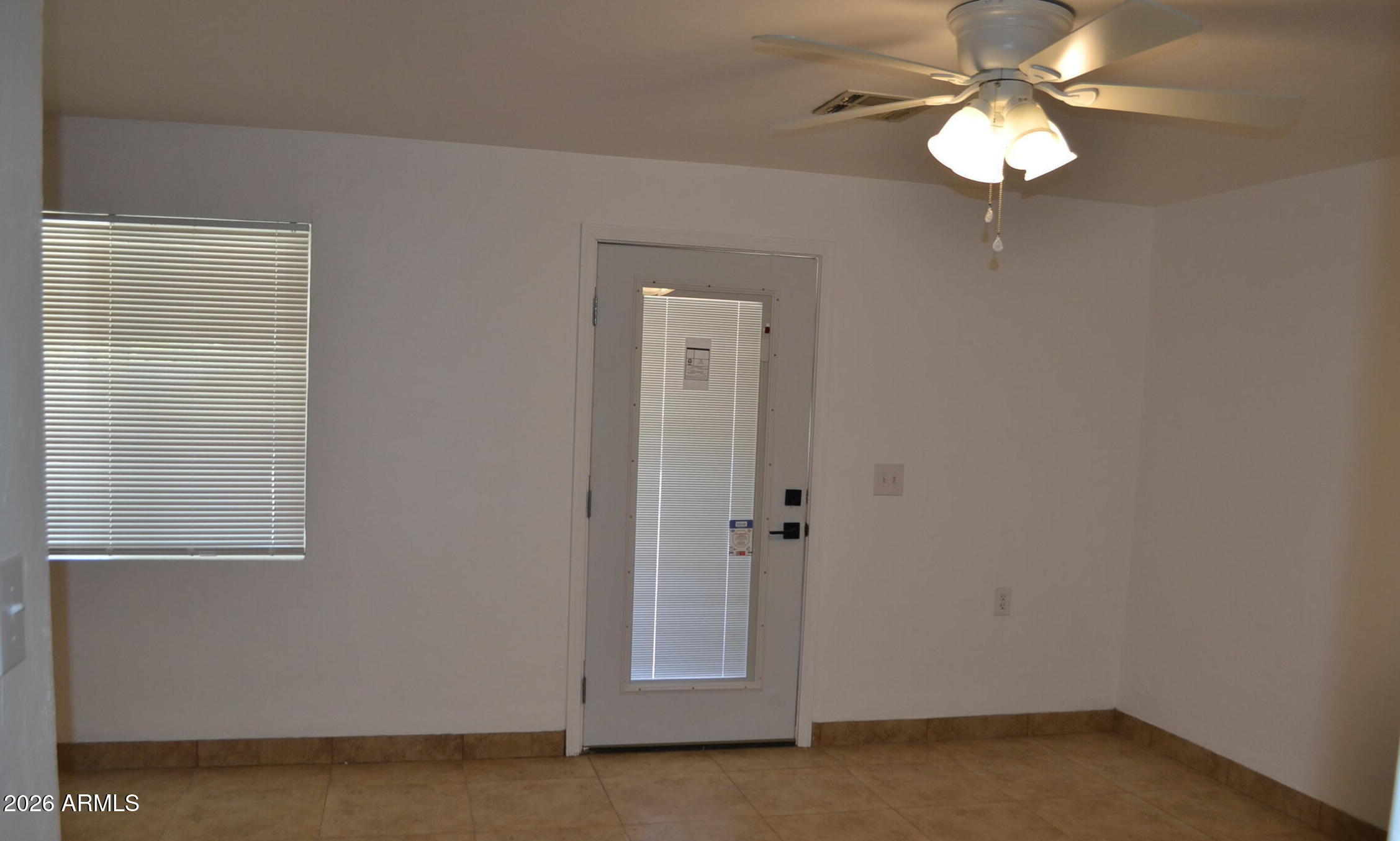 44 North Mountain Road, Unit 5 Apache Junction, AZ 85120 - Photo 3 of 9 Living Room