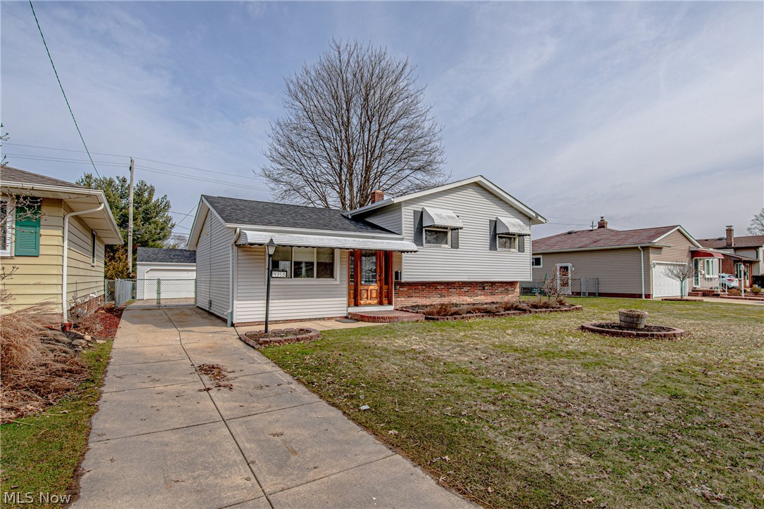 14358 Sheldon Road Cleveland, OH 44142 - Photo 2 of 29