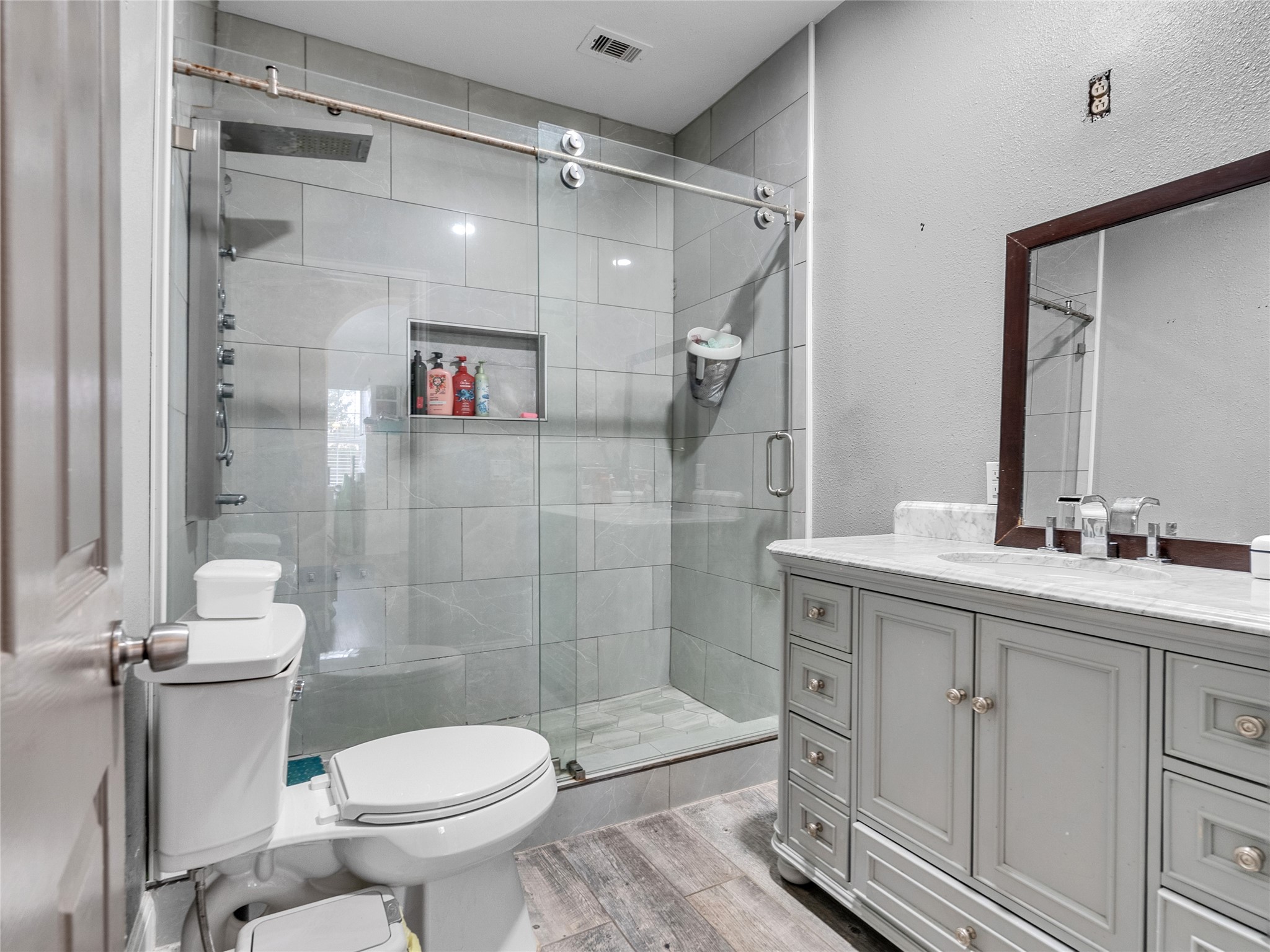 4917 Tronewood Street Houston, TX 77016 - Photo 6 of 24