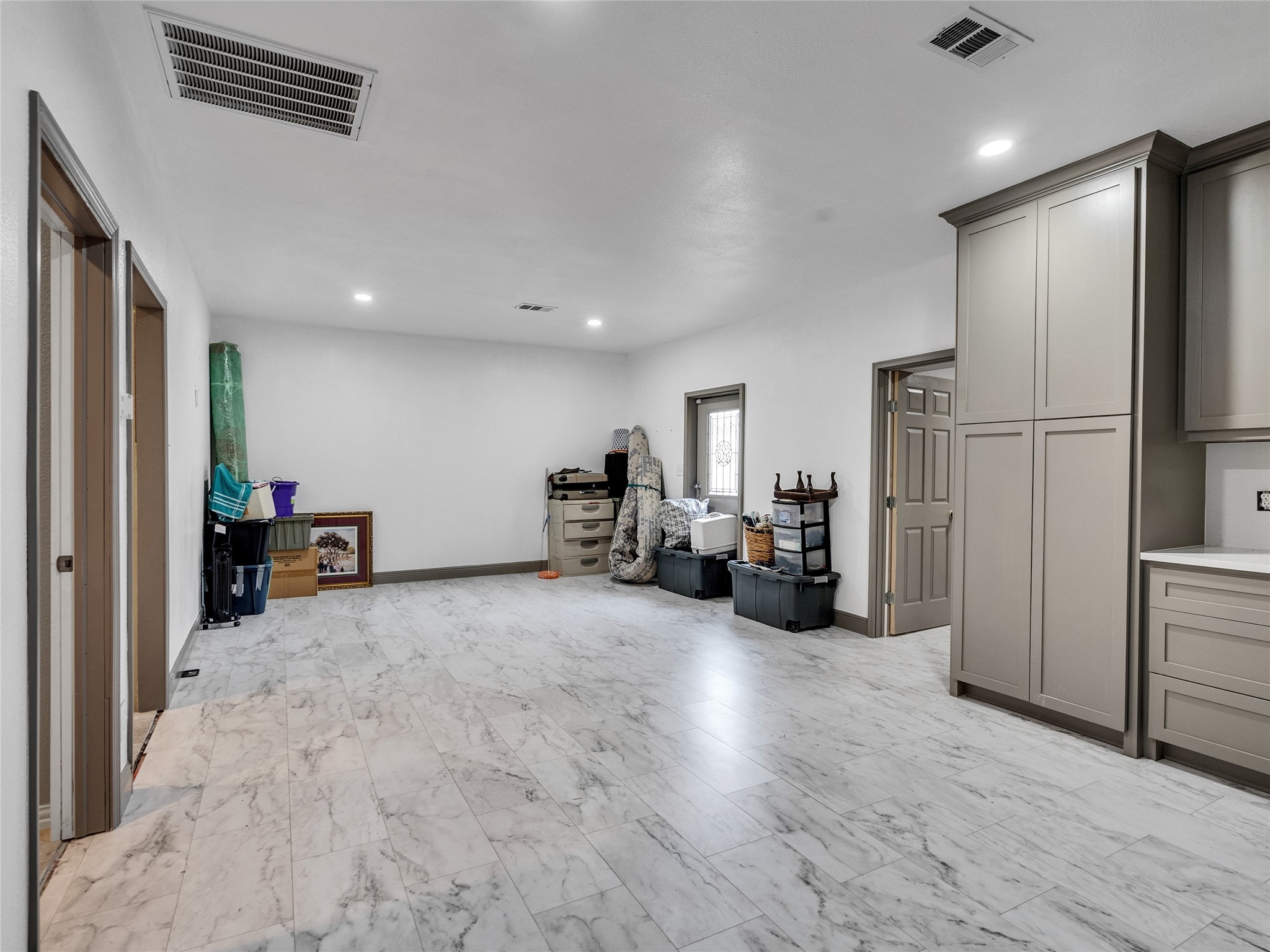 4917 Tronewood Street Houston, TX 77016 - Photo 9 of 24