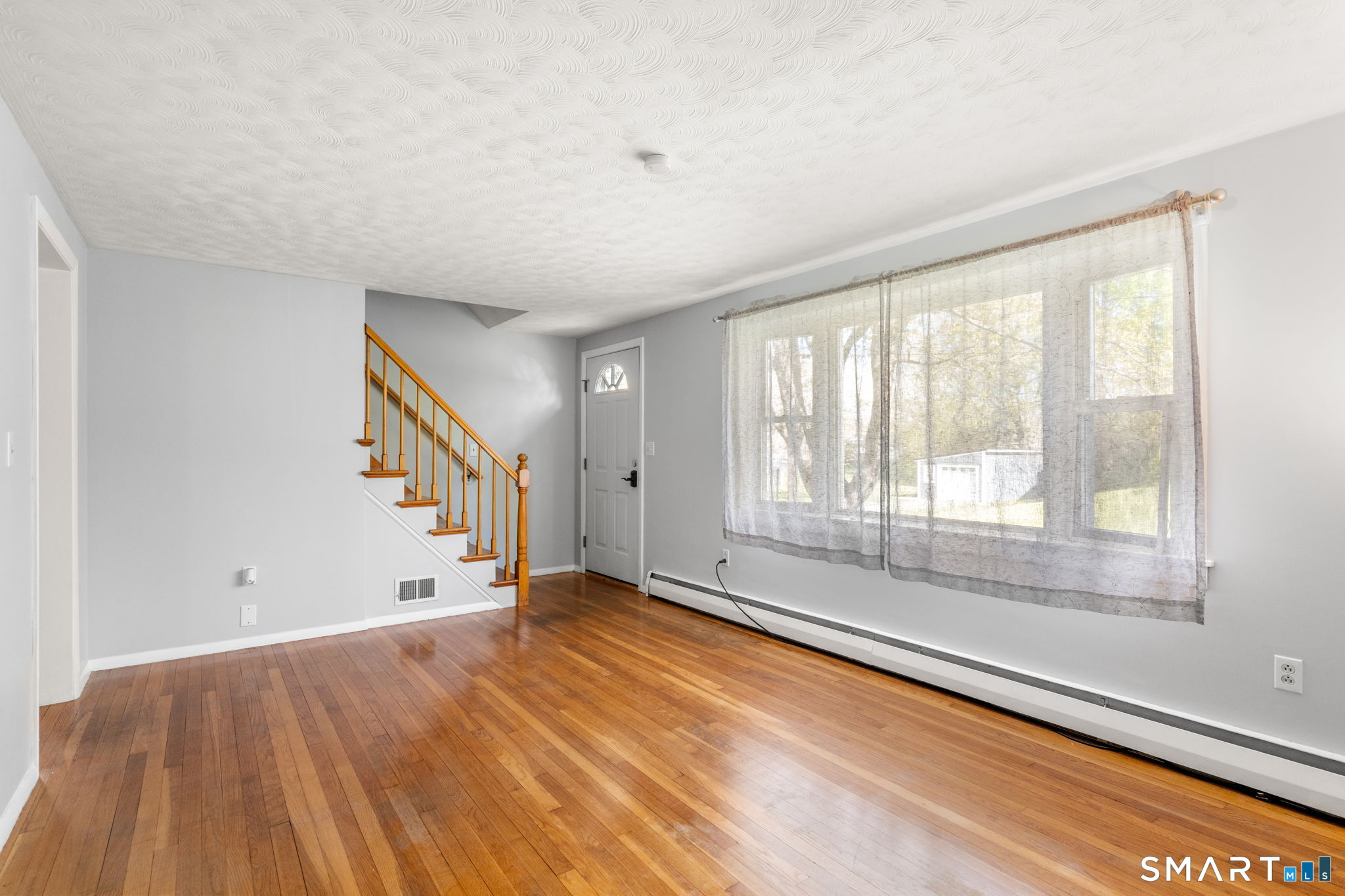 6 Roberts Road Enfield, CT 06082 - Photo 4 of 29