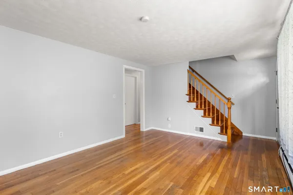 $309,500 | 6 Roberts Road, Enfield, CT 06082