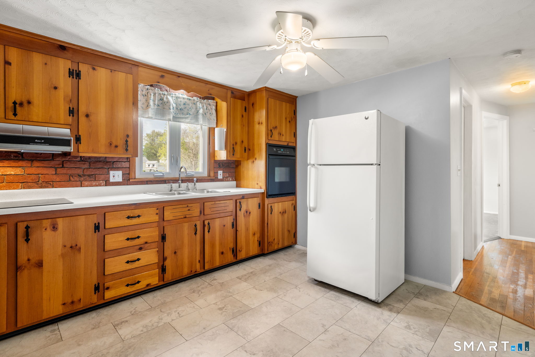 6 Roberts Road Enfield, CT 06082 - Photo 8 of 29