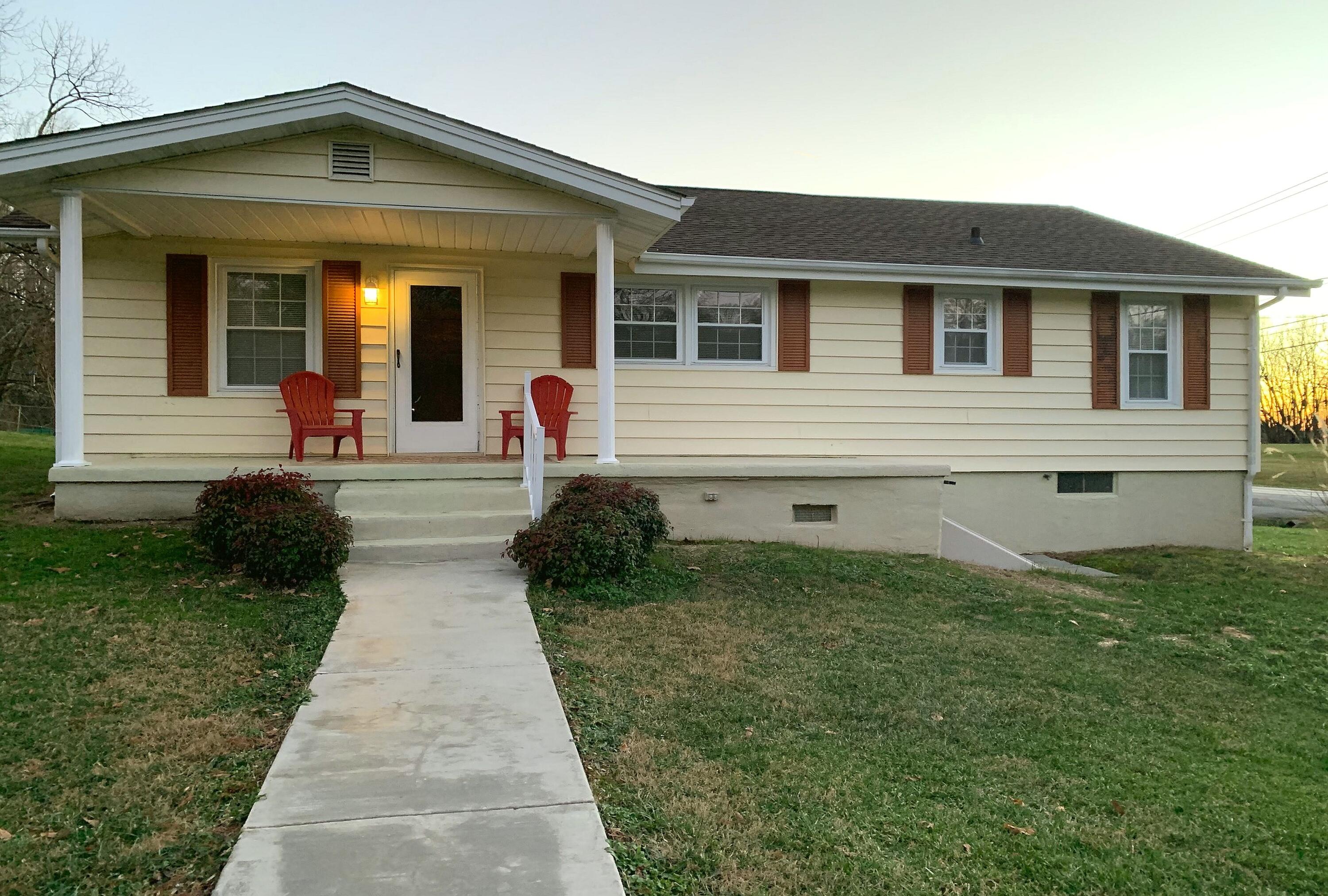 100 Reed Road Bristol, TN 37620 - Photo 3 of 41 Reed dusk photo