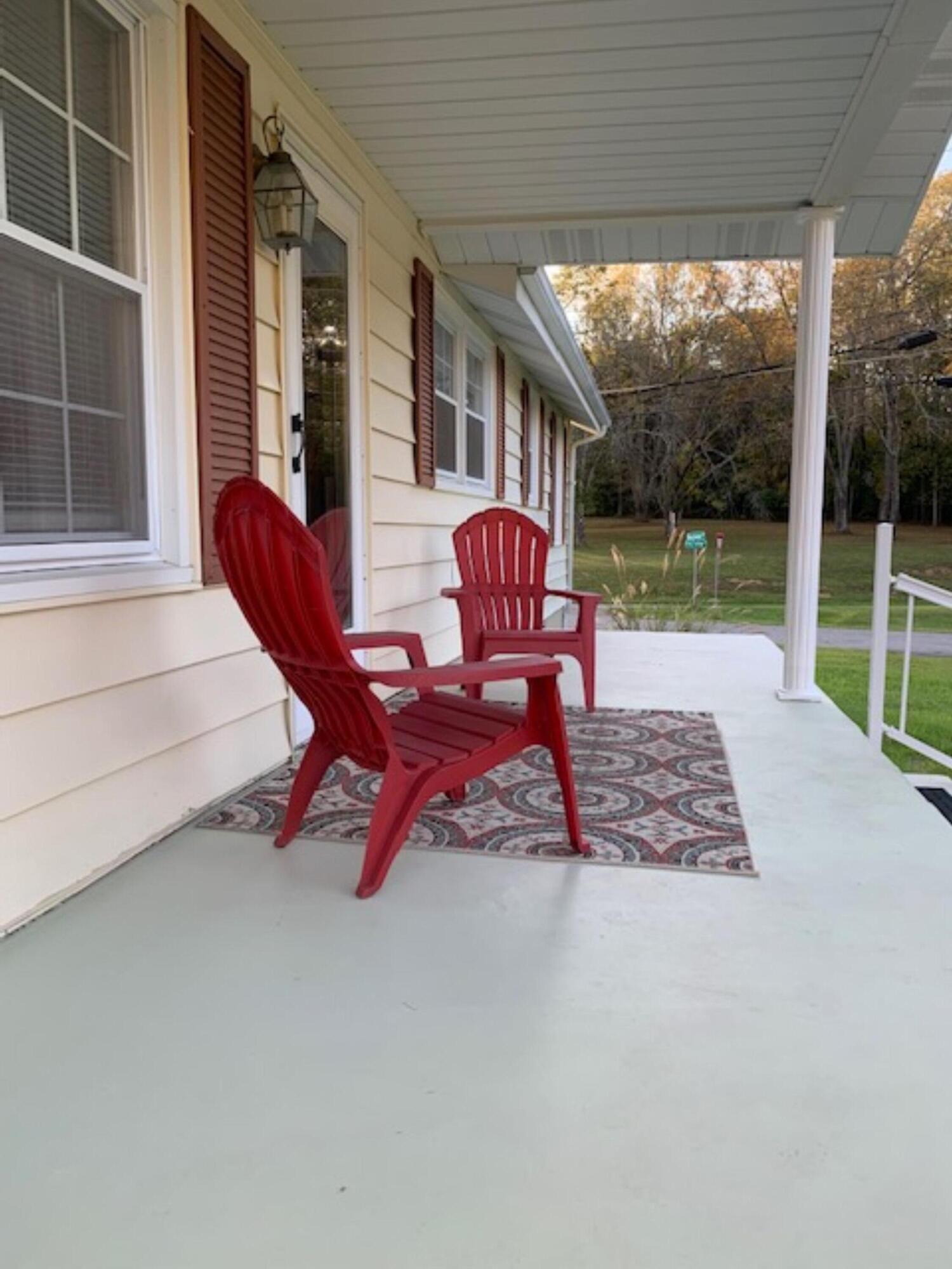100 Reed Road Bristol, TN 37620 - Photo 7 of 41 100 Reed frt porch 1