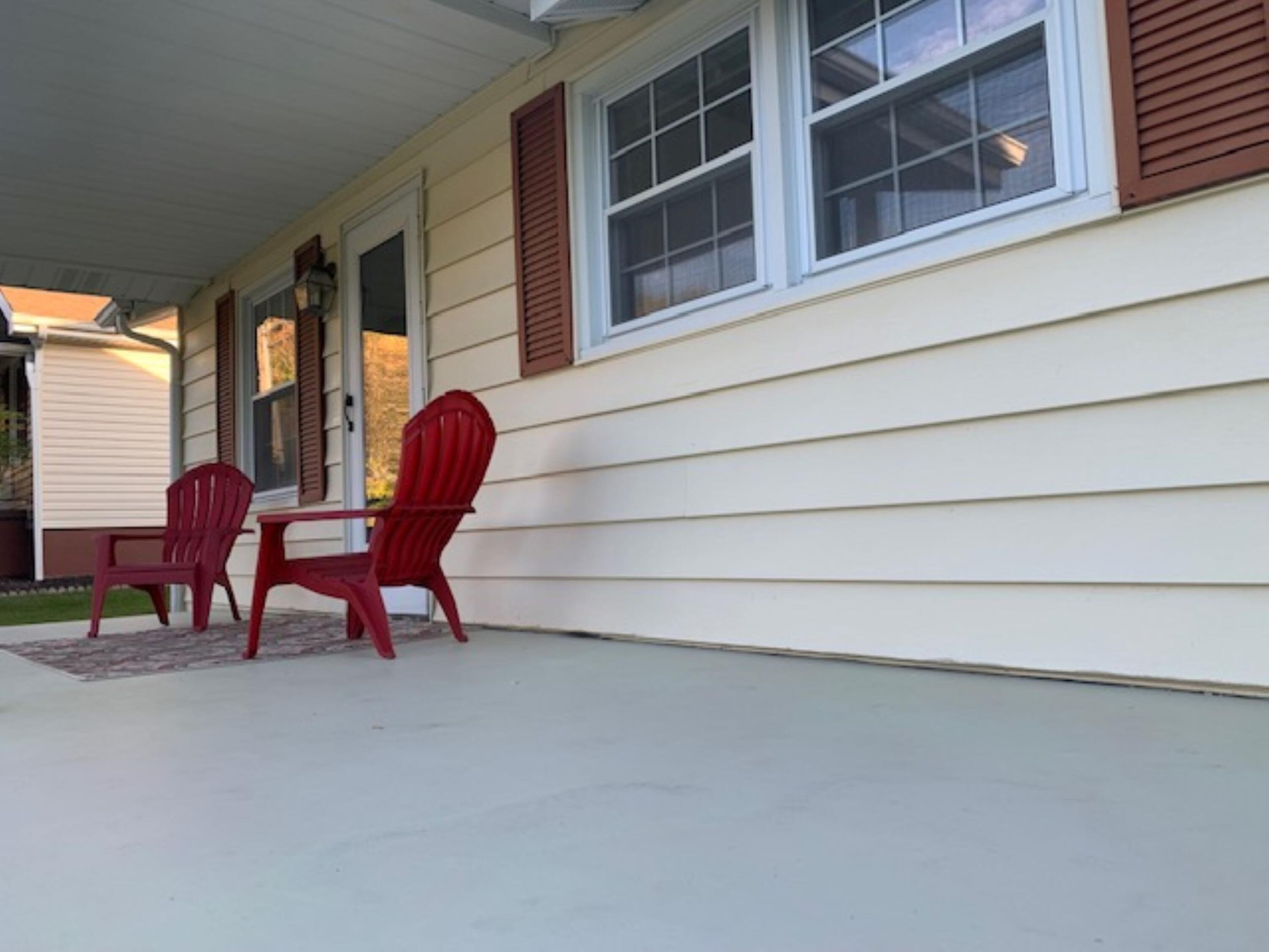 100 Reed Road Bristol, TN 37620 - Photo 8 of 41 100 Reed frt porch 2