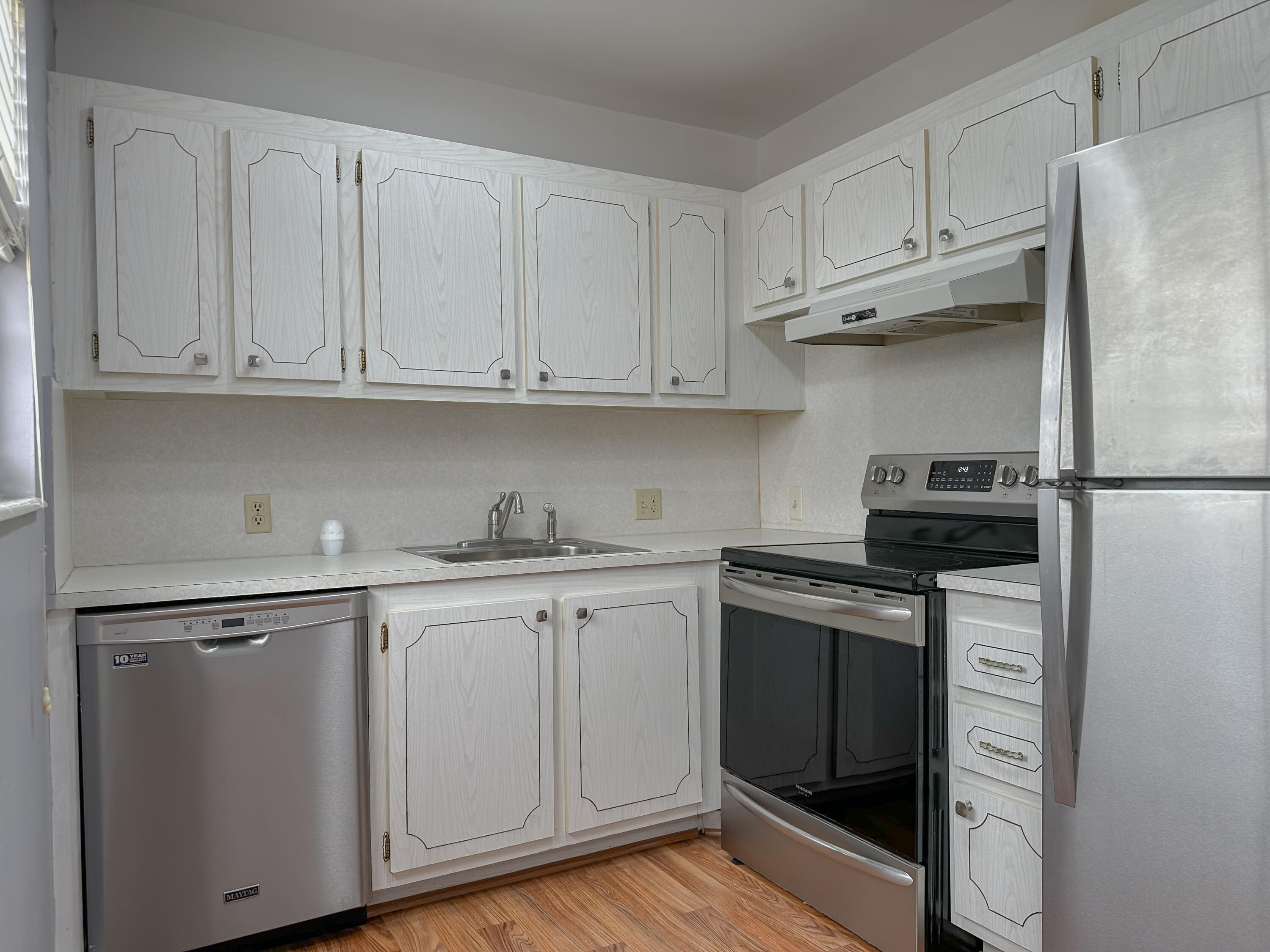 117 Preston F Boca Raton, FL 33434 - Photo 4 of 30 Kitchen