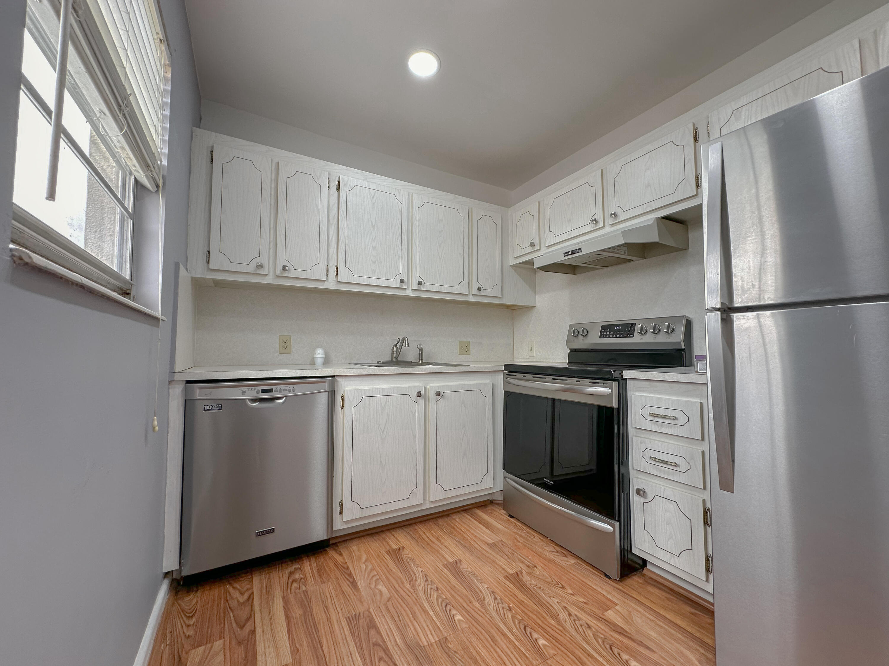 117 Preston F Boca Raton, FL 33434 - Photo 5 of 30 Kitchen