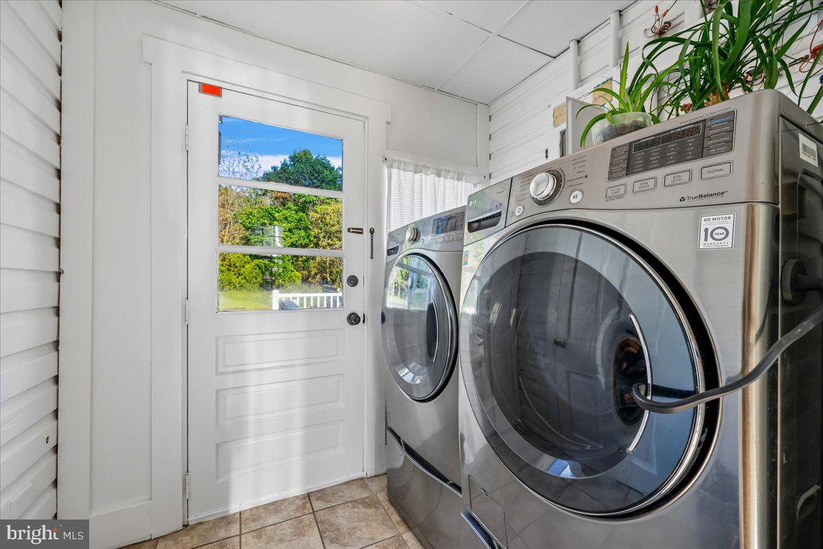 22165 Big Woods Road Dickerson, MD 20842 - Photo 11 of 28 Laundry