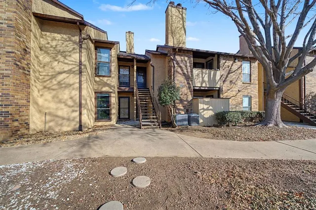 $149,900 | 1201 Harwell Drive, Unit 222, Arlington, TX 76011