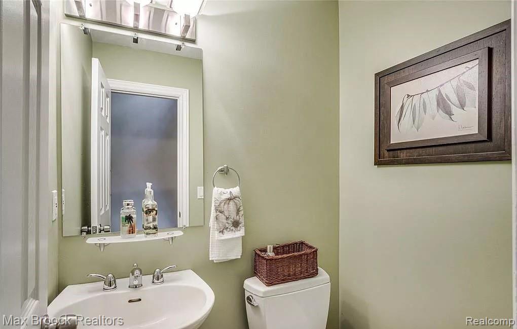 126 Manor Way Rochester, MI 48309 - Photo 5 of 33