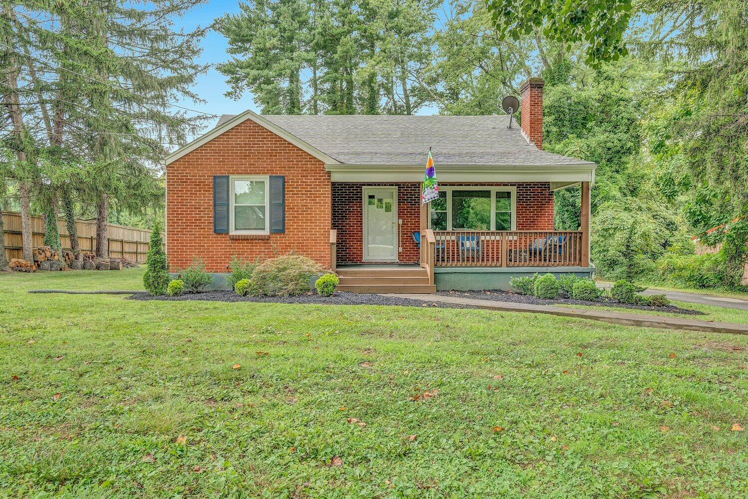 7204 Plantation Road Roanoke, VA 24019 - Photo 1 of 29 DSC2038