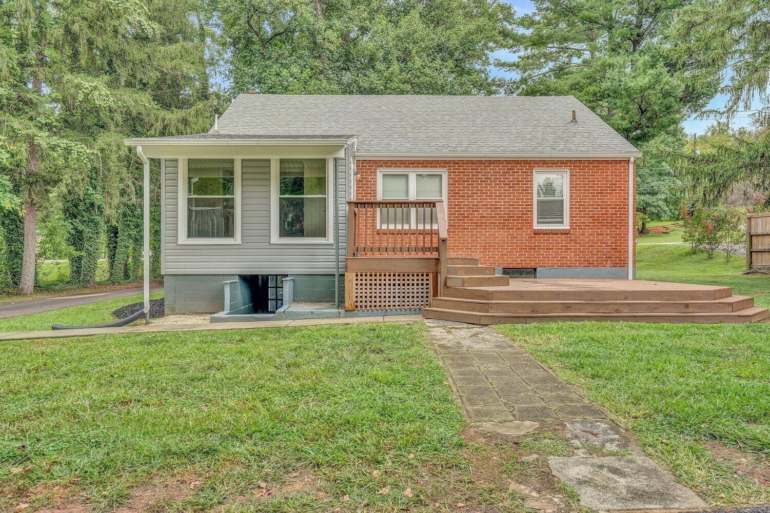 7204 Plantation Road Roanoke, VA 24019 - Photo 26 of 29 DSC2056