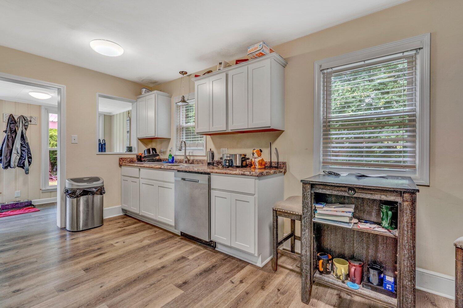 7204 Plantation Road Roanoke, VA 24019 - Photo 8 of 29 DSC2083